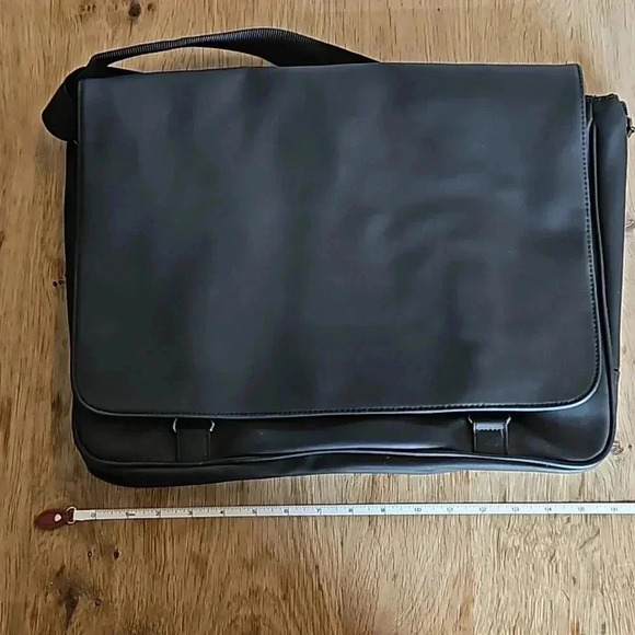 Yves Saint Laurent Handbags - Yves Saint Laurent Black Laptop Messenger Bag